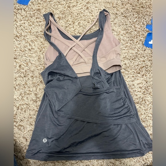 Lululemon workout top with built in bra size 4 - Picture 2 of 2